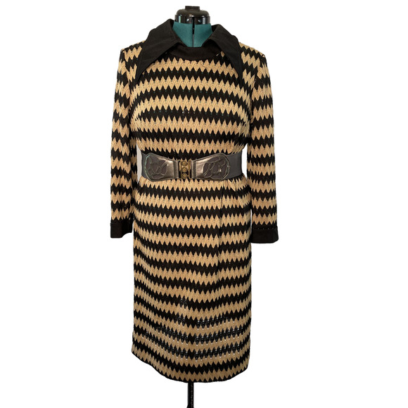 1970s Grace Taylor Knit Dress – Black & Gold Chevron, Peter Pan Collar, M/L - Picture 10 of 16